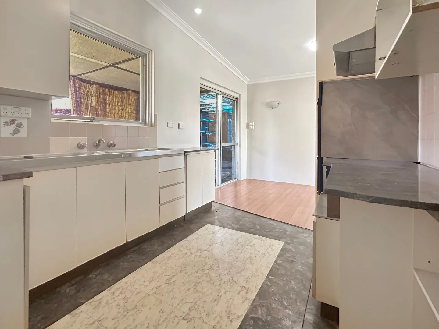 Additional image 7 of 27 Banksia Rd, Camillo WA 6111