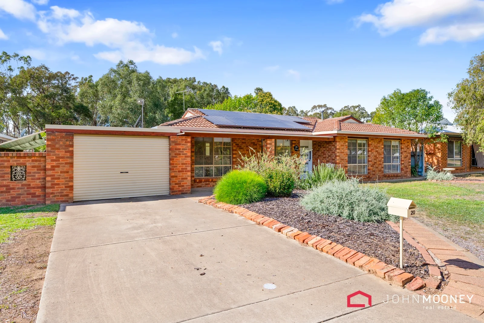 20 Karoom Drive, Glenfield Park NSW 2650
