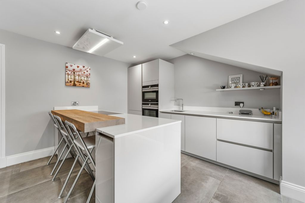 Additional image 5 of 2 bed flat for saleDaveylands, Wilmslow, Cheshire SK9