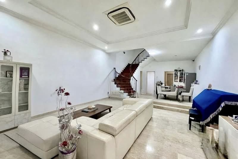 6 Eastwood Green photo 2