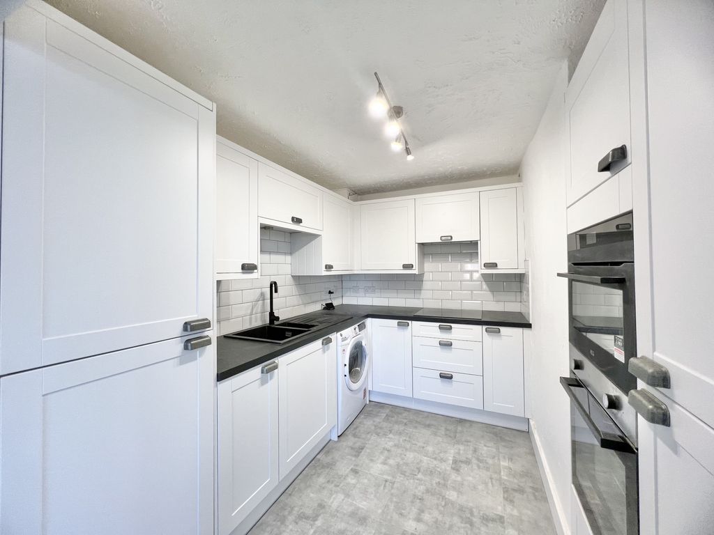 Additional image 4 of 2 bed flat for saleBannister Court, Bispham FY2