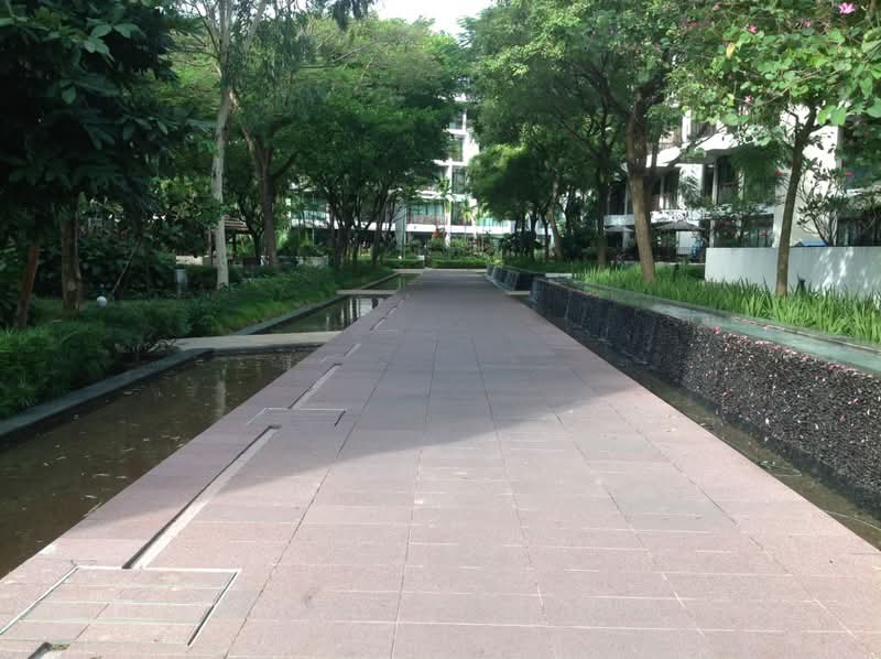 72 West Coast Road photo 4