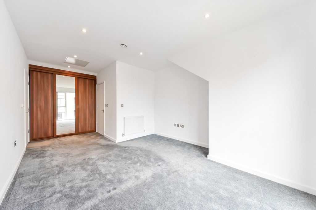Additional image 10 of 3 bed semi-detached house for saleReynard Way, Brentford TW8