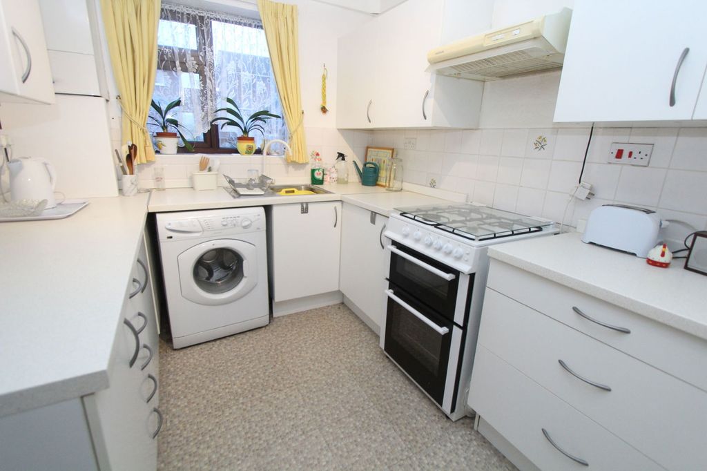 2 bed flat for saleWoodcombe Close, Amblecote, Brierley Hill. DY5 photo 3