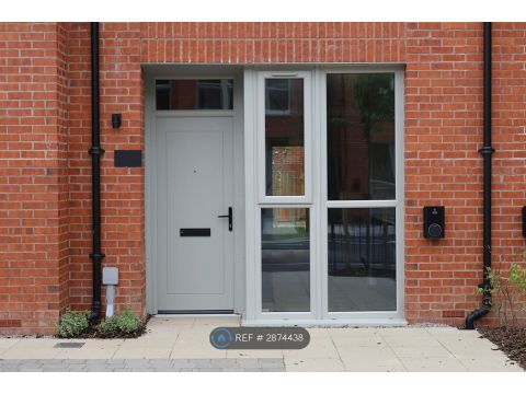 Stafford Close, Manchester M14