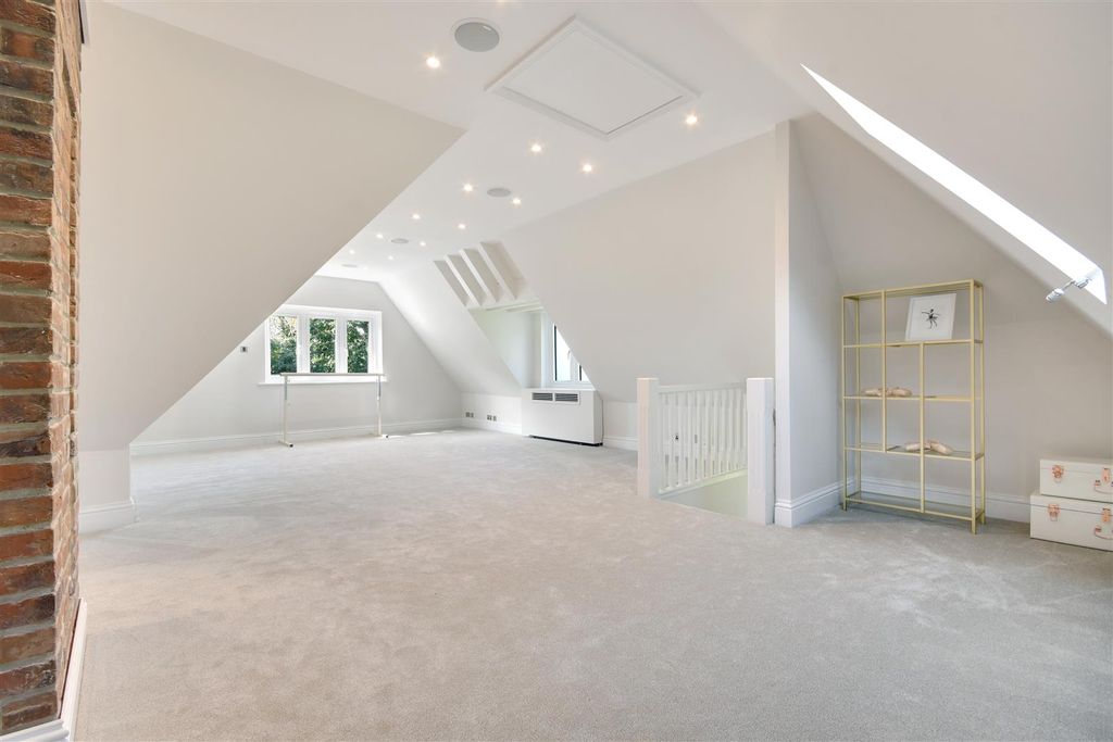Additional image 37 of 6 bed detached house for saleWambrook Close, Hutton Mount, Brentwood CM13