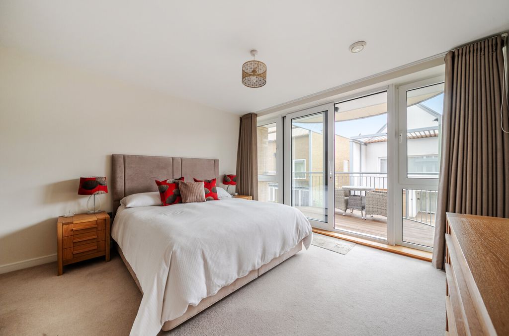 Additional image 8 of 2 bed flat for saleAlmansa Way, Lymington SO41