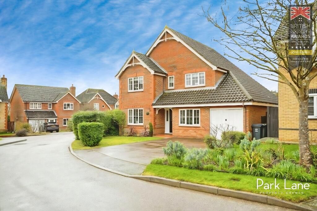 4 bed detached house for saleSaddlers Close, Bishops Stortford CM23