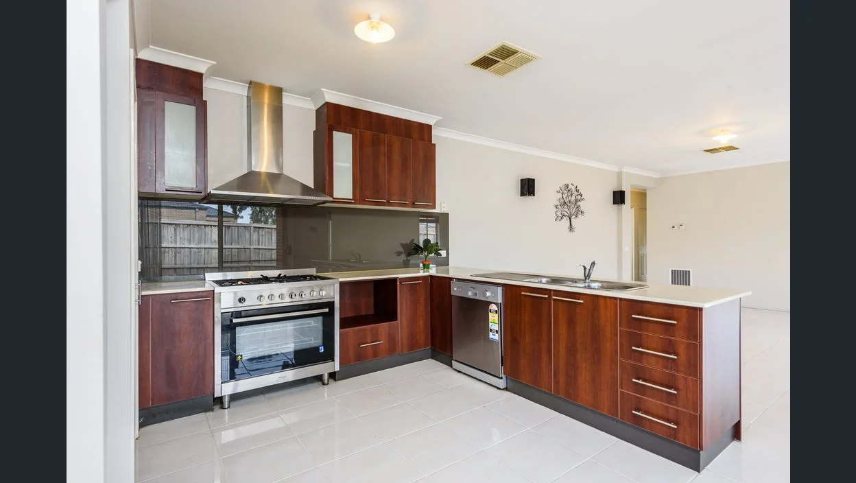 16 Thunderbolt Drive, Cranbourne East VIC 3977 photo 5