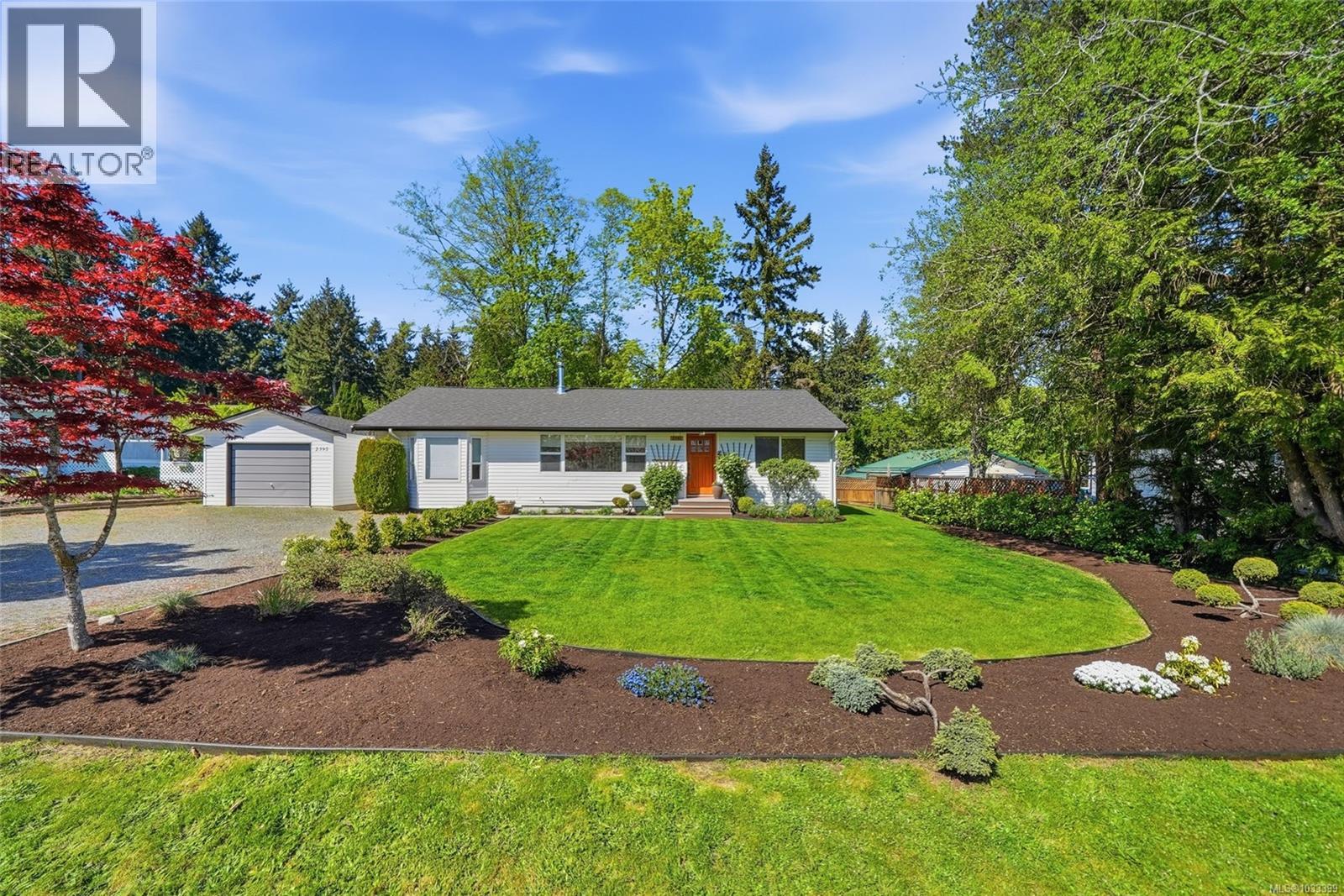 2395 Collins Cres