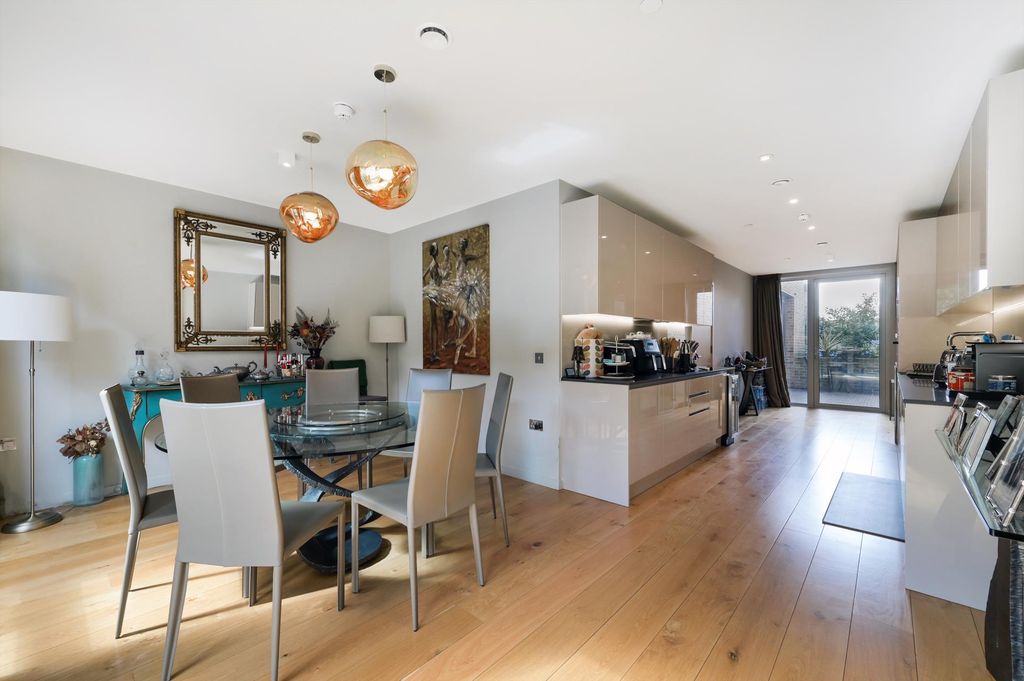 Additional image 6 of 4 bed town house for saleIsambard Court, Brentford TW8