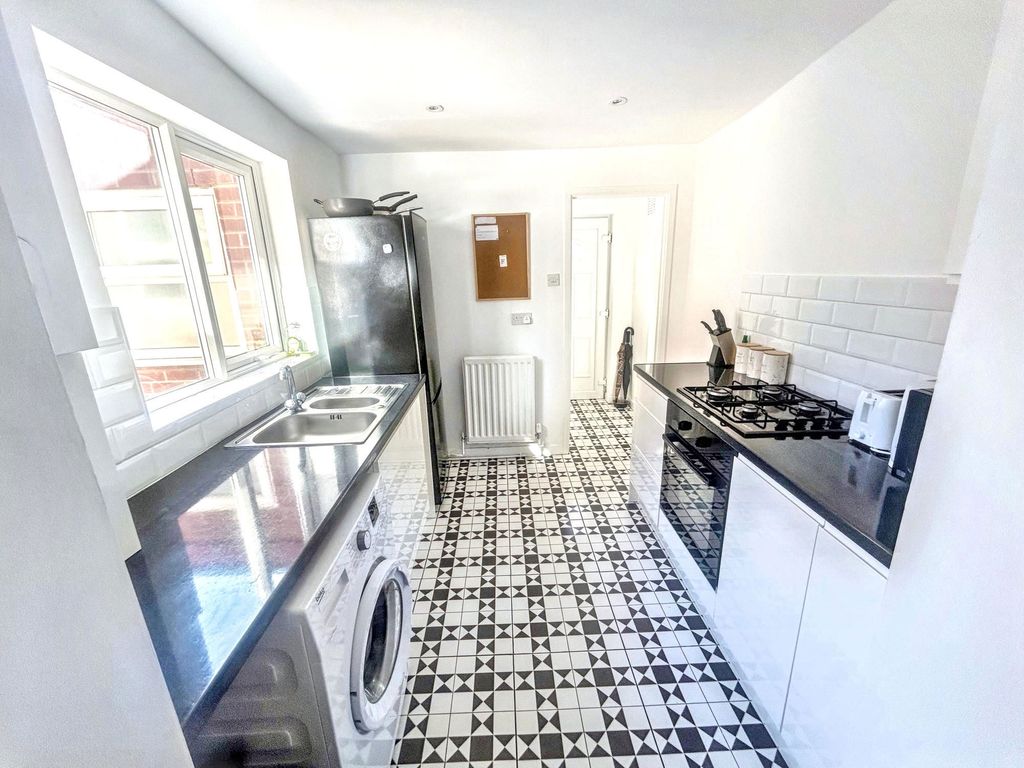 Additional image 3 of 2 bed flat for saleLyndhurst Terrace, Swalwell, Newcastle Upon Tyne NE16