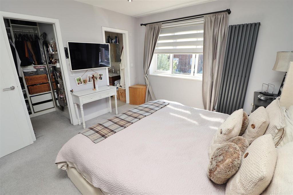 Additional image 14 of 5 bed semi-detached house for saleStanborough Avenue, Borehamwood WD6