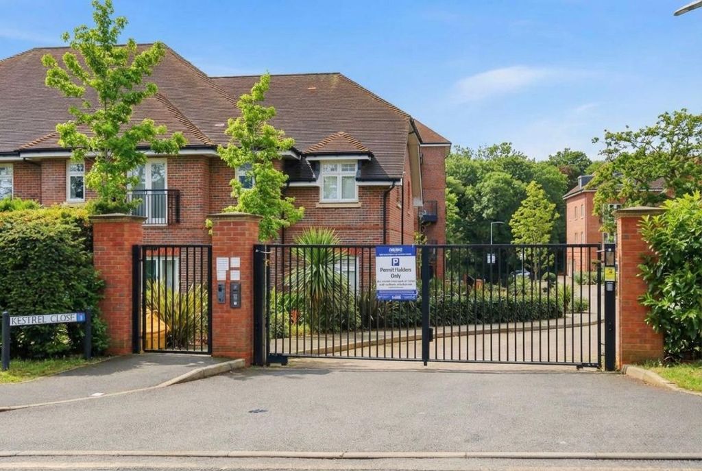 Additional image 4 of 2 bed flat for saleKestrel Close, Brentwood CM15