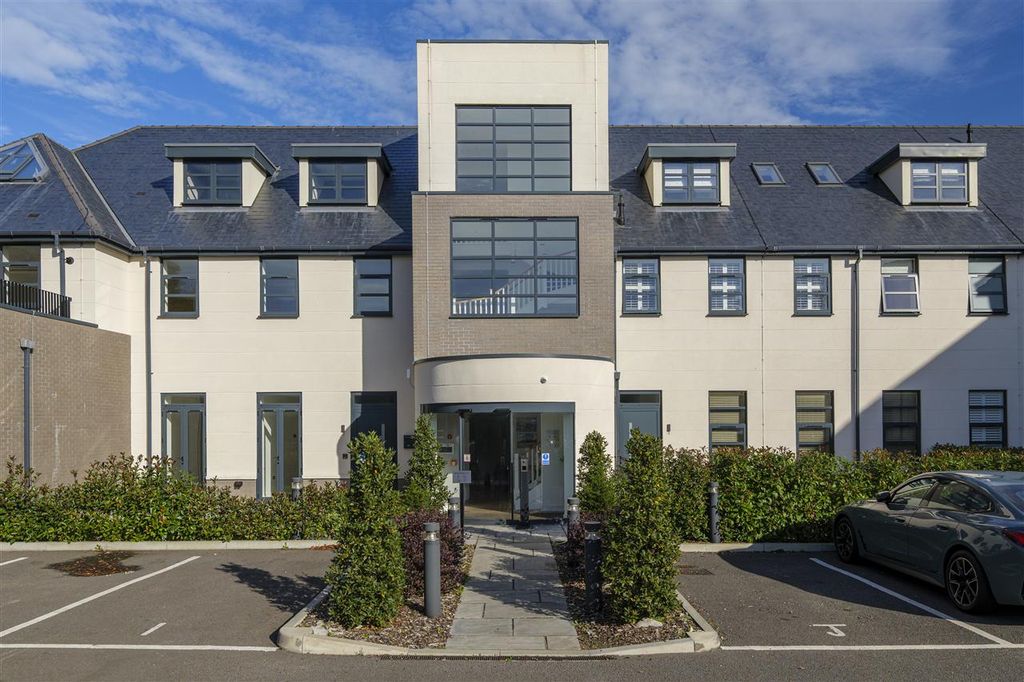Additional image 2 of 2 bed flat for saleThe Fairways, Convent Road, Broadstairs CT10