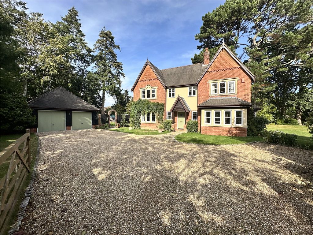 5 bed detached house for saleThe Coppice, Brockenhurst, Hampshire SO42