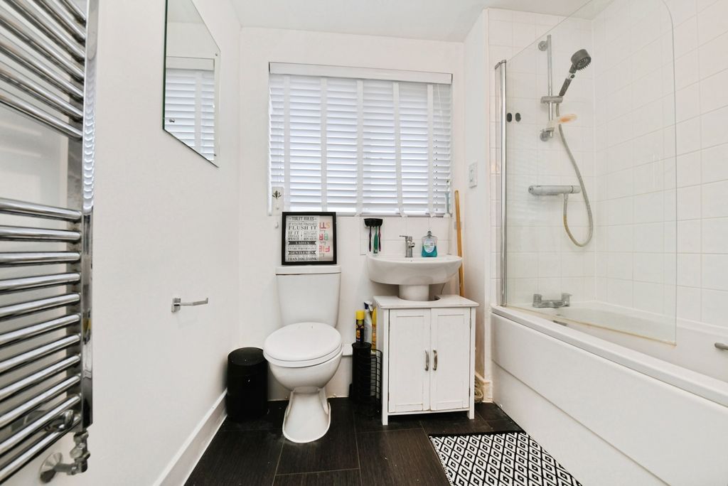 Additional image 7 of 2 bed flat for saleBadger Mount, Braintree, Essex CM7