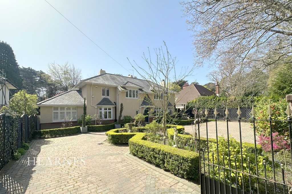 3 bed detached house for saleEast Avenue, Talbot Woods, Bournemouth BH3