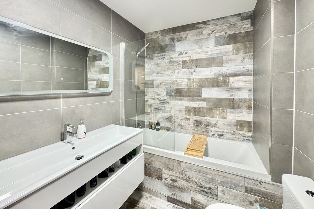 Additional image 14 of 2 bed flat for salePine House, Talbot Avenue, Talbot Woods, Bournemouth BH3