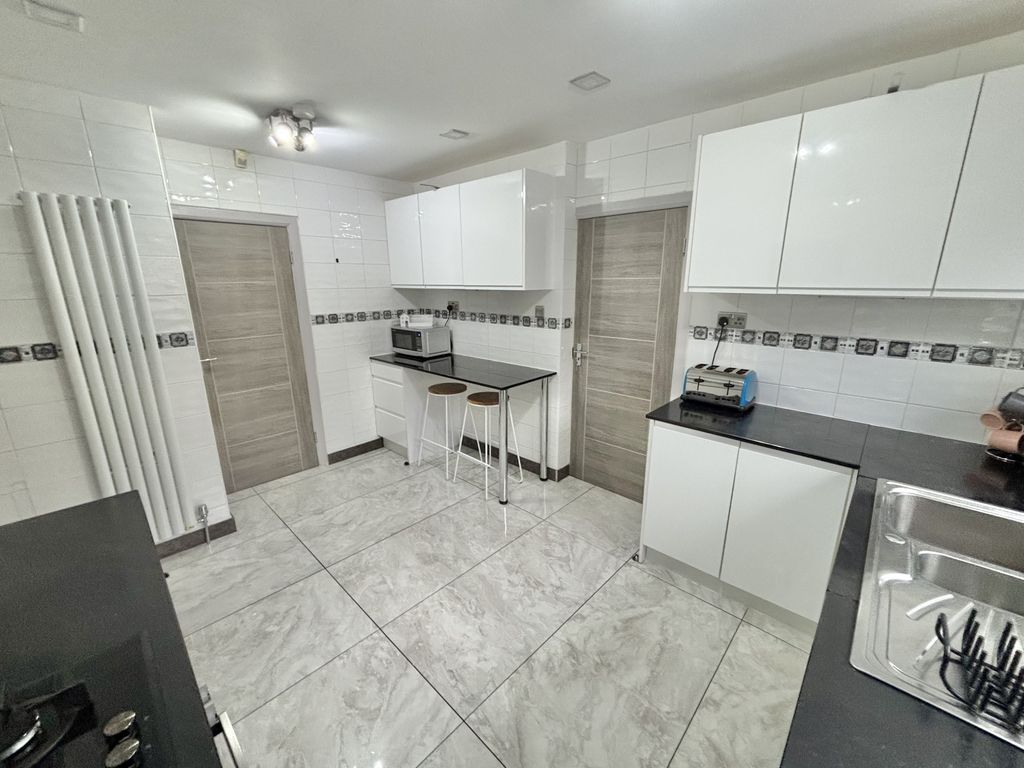 Additional image 10 of 5 bed detached house for saleClifton Drive, South Shore FY4