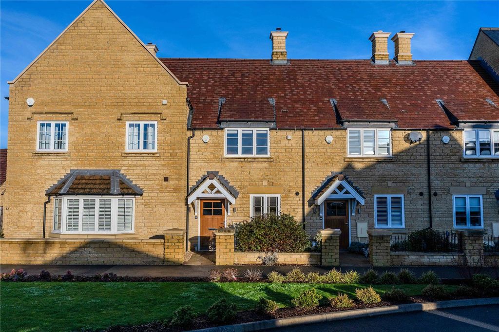 2 bed terraced house for saleSargent Square, Broadway, Worcestershire WR12