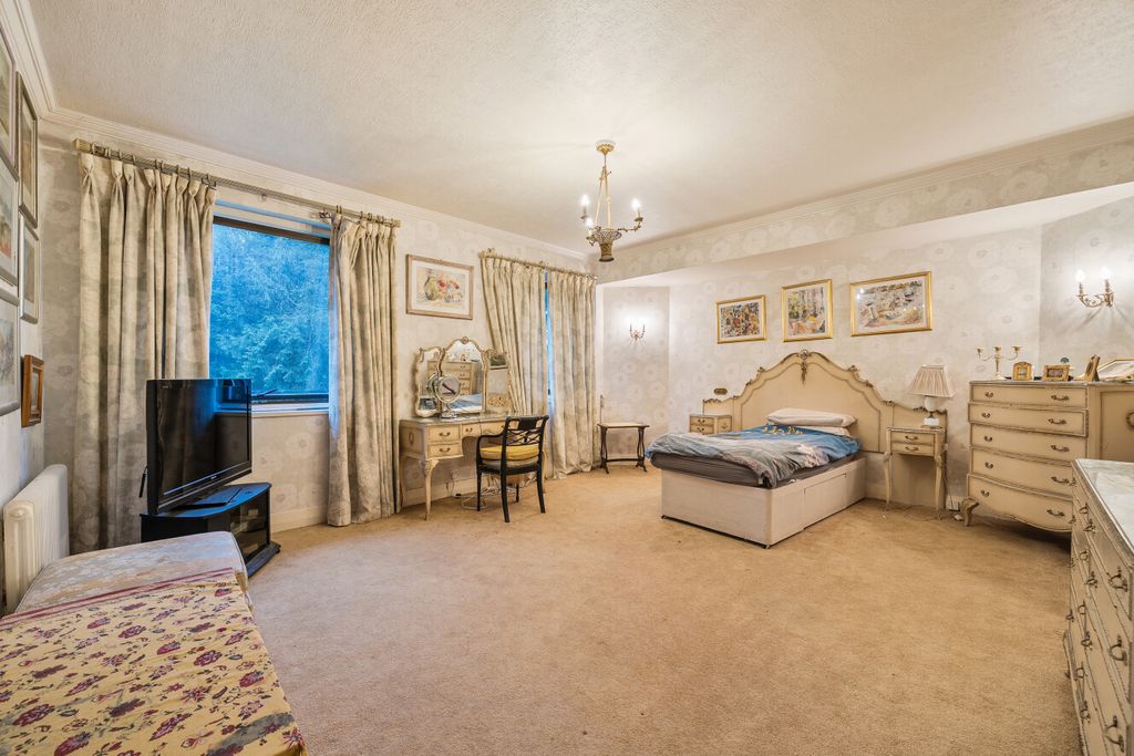 Additional image 3 of 6 bed detached house for saleSouth Hill Road, Bromley BR2