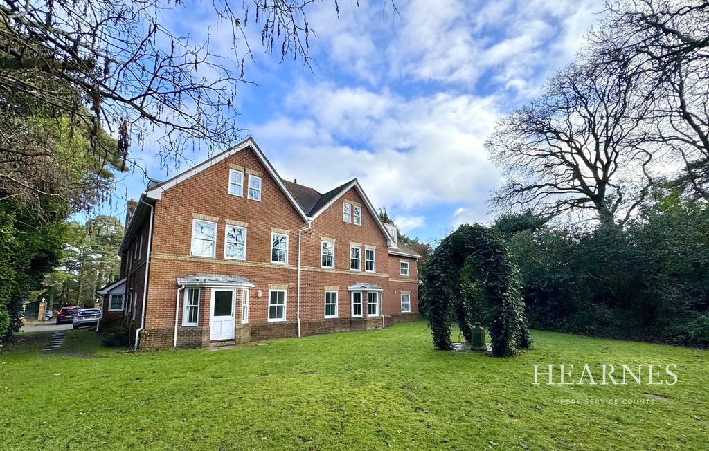 2 bed flat for salePine House, Talbot Avenue, Talbot Woods, Bournemouth BH3