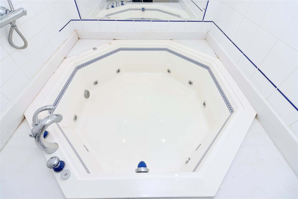 Additional image 15 of 2 bed flat for saleRussell Square, Brighton BN1