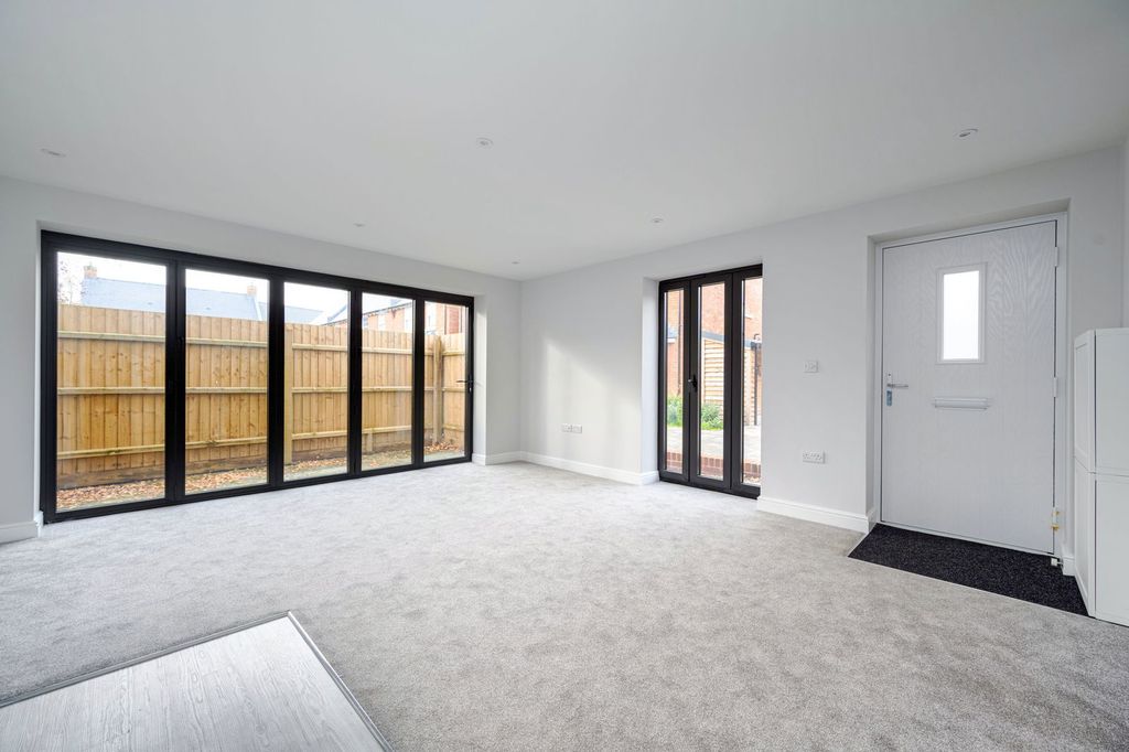Additional image 6 of 2 bed flat for saleConnaught Place, Brockenhurst SO42