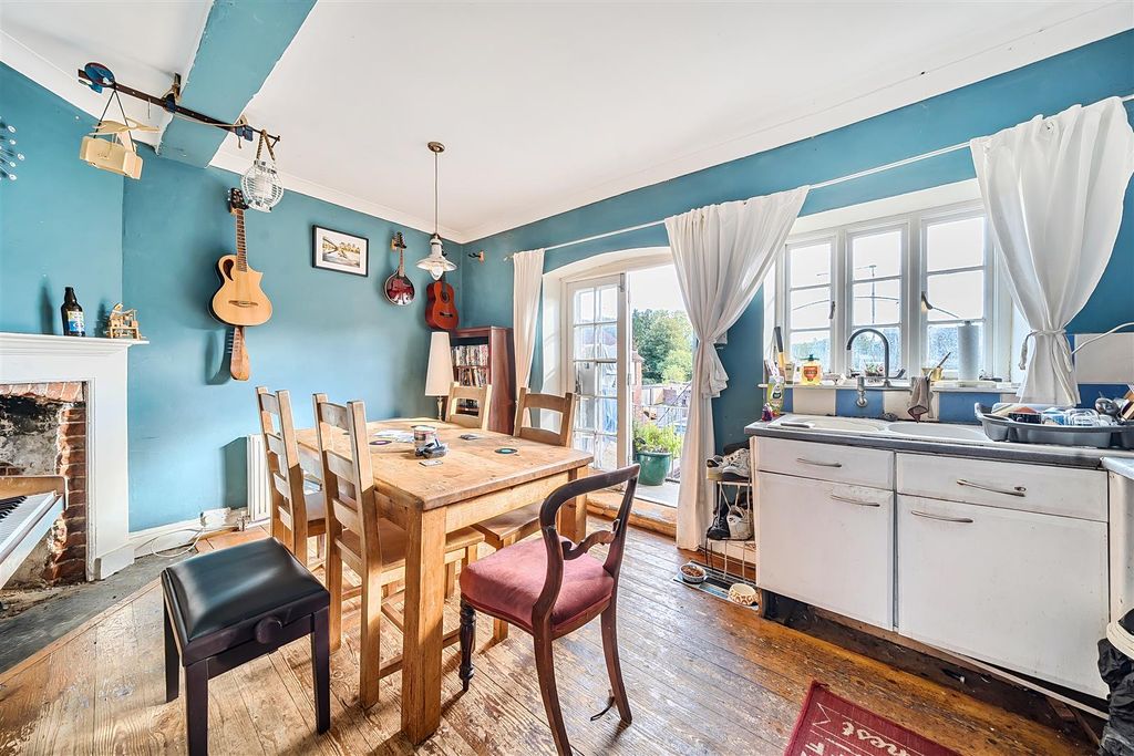 Additional image 6 of 2 bed flat for saleMarket Place, Blandford Forum DT11