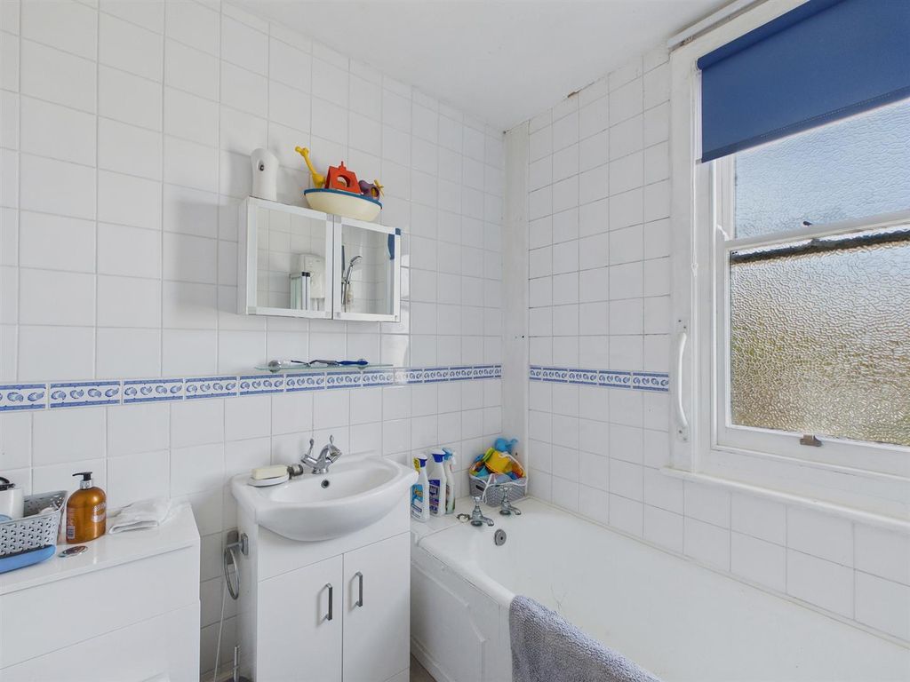 Additional image 18 of 3 bed flat for saleCowleigh Road, Malvern WR14