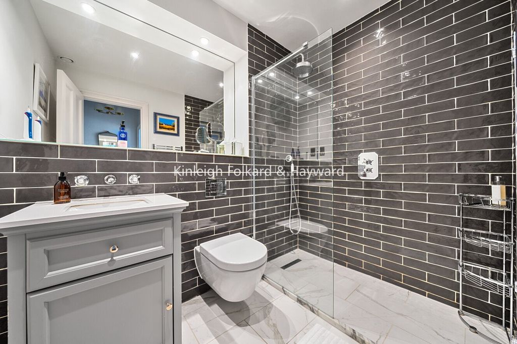 Additional image 5 of 2 bed flat for saleWilloughby Lane, Bromley, Kent BR1