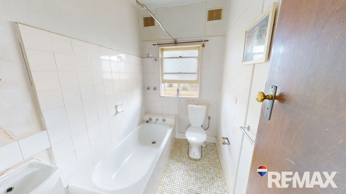 18 Robert Street, Junee NSW 2663 photo 5