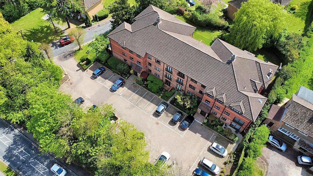 2 bed flat for saleAllum Lane, Elstree WD6