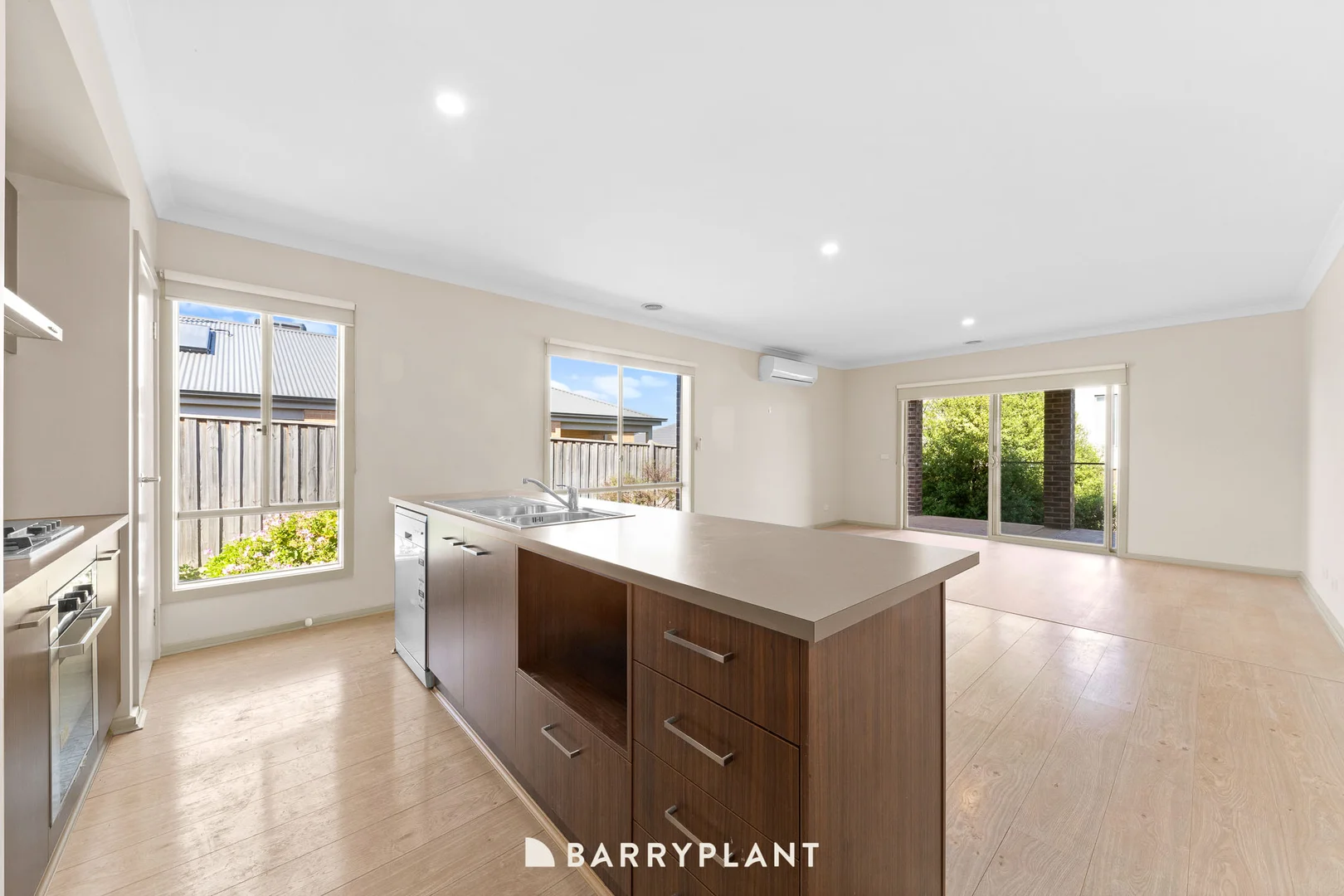 61 Como Parade, Clyde North VIC 3978 photo 3