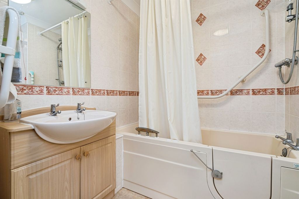 Additional image 15 of 2 bed flat for saleHanbury Court, Thetford IP24