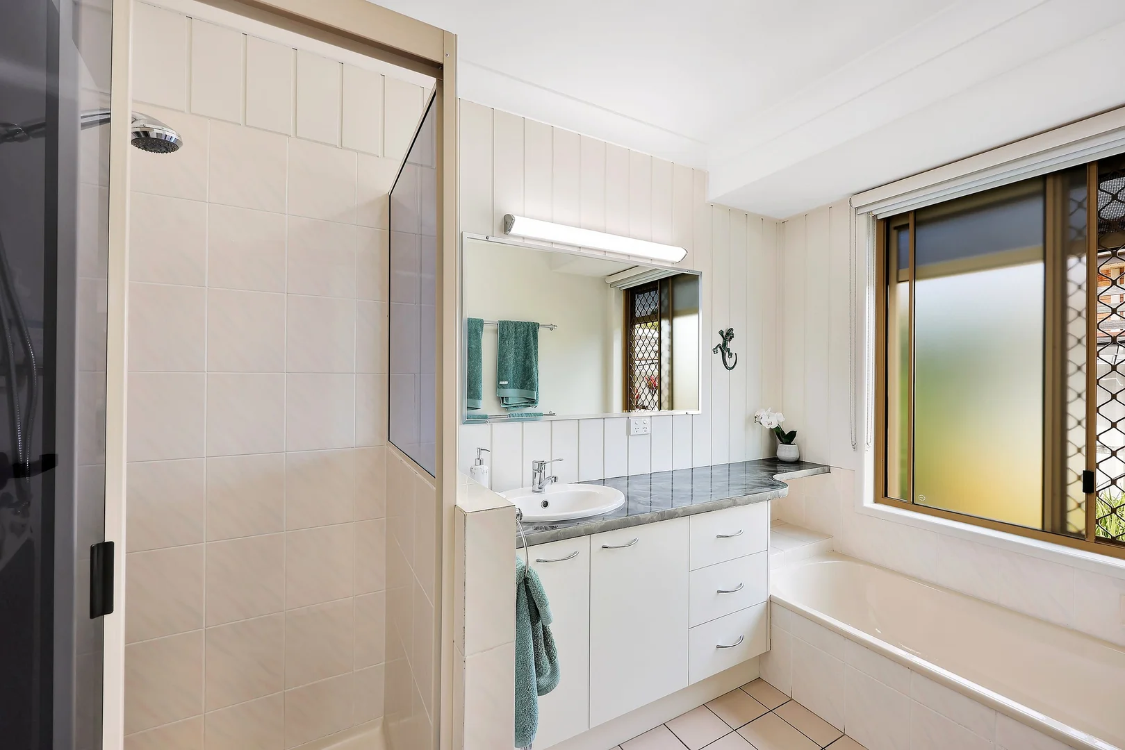 Additional image 17 of 9 Saint Lucia Crescent, Avoca QLD 4670