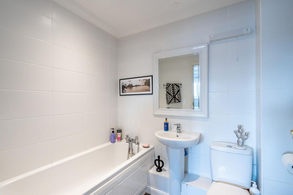 Additional image 7 of 2 bed flat for salePrincess Avenue, Aldwick, Bognor Regis PO21