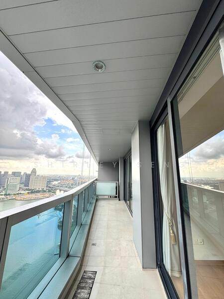 18 Marina Boulevard photo 2