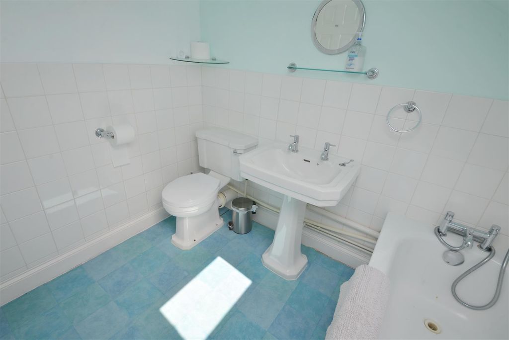 Additional image 11 of 1 bed flat for saleCrackwell Street, Tenby SA70