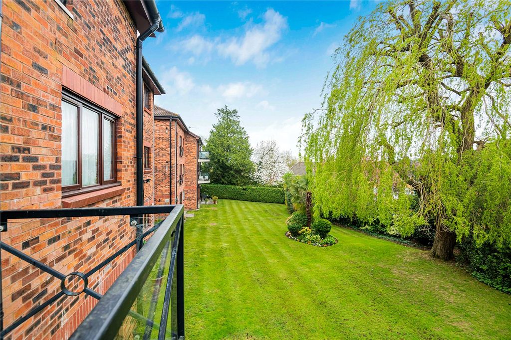 Additional image 5 of 3 bed flat for saleAllum Lane, Elstree, Borehamwood, Hertfordshire WD6