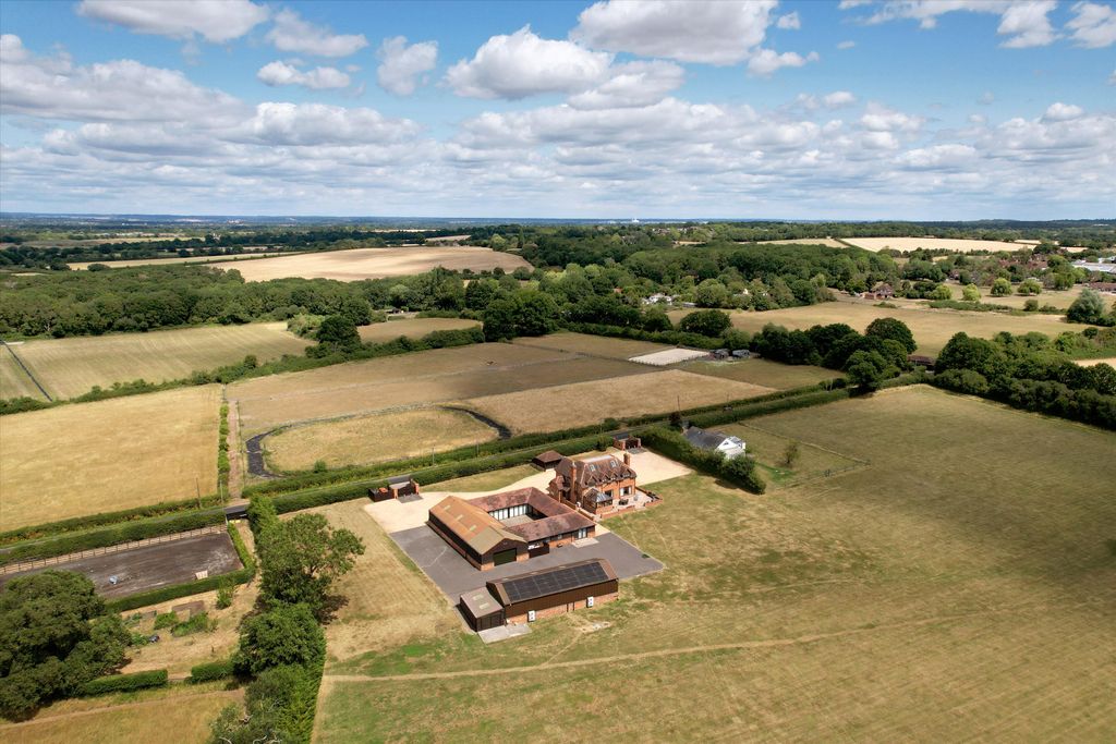 Additional image 2 of 5 bed farmhouse for saleBottle Lane, Warfield, Bracknell, Berkshire RG42