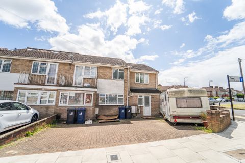 Farm Close, Southall UB1