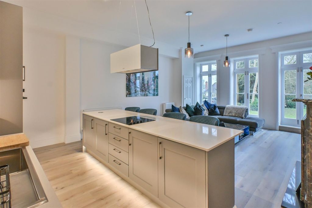 Additional image 3 of 2 bed flat for saleLa Plata House, Brentwood CM14