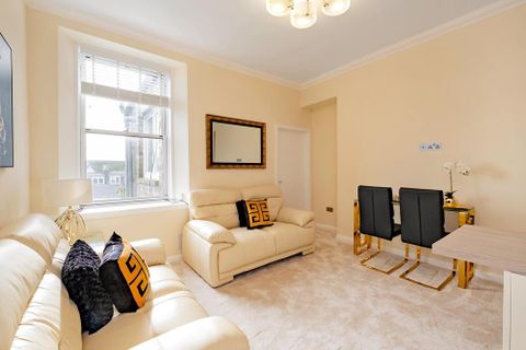 Union Grove, Top Floor AB10