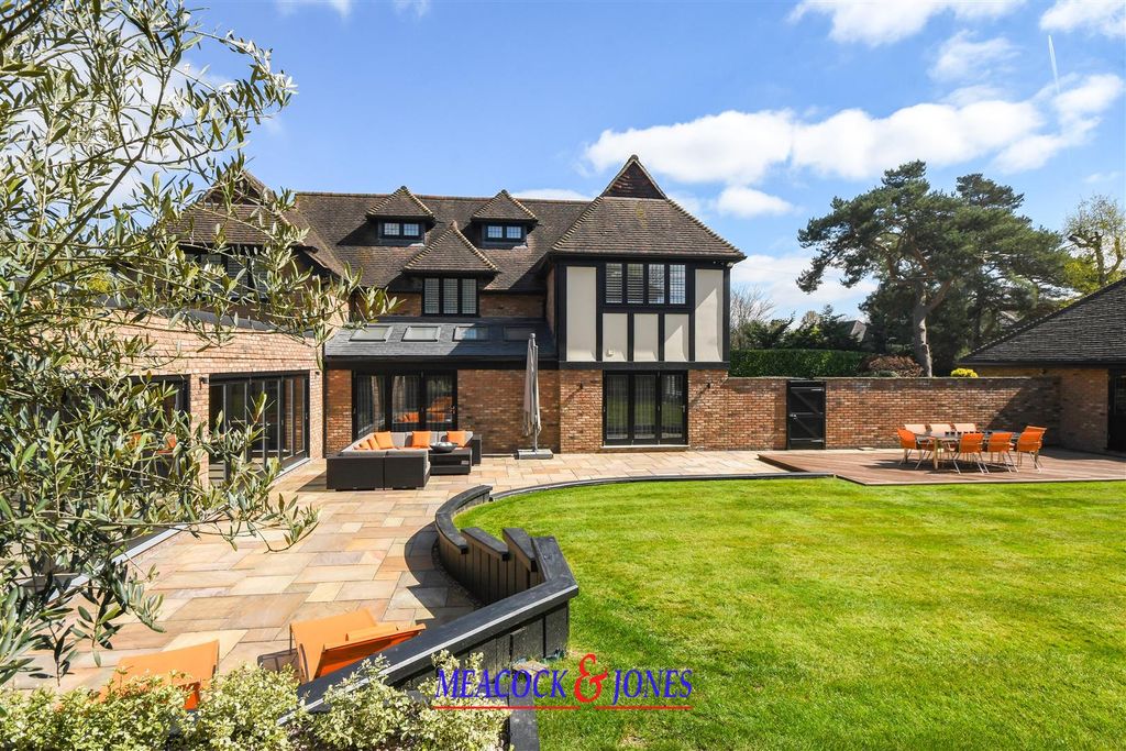 Additional image 4 of 6 bed detached house for saleChallacombe Close, Hutton Mount, Brentwood CM13