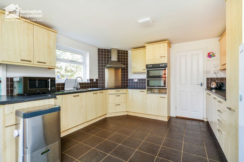 Additional image 5 of 4 bed detached house for saleTudor Way, Brackley, Northamptonshire NN13