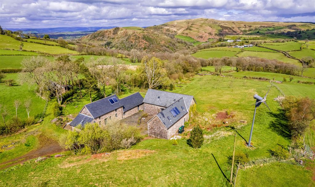 8 bed detached house for saleLlanddeusant, Llangadog SA19