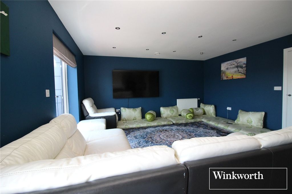 Additional image 5 of 2 bed flat for saleElstree Way, Borehamwood, Hertfordshire WD6