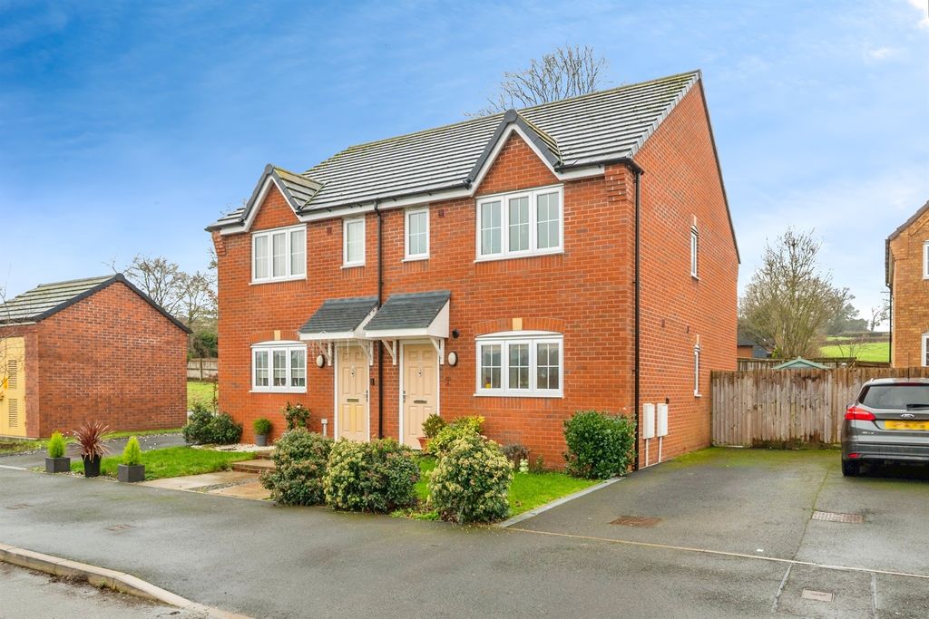 3 bed semi-detached house for salePorthouse Rise, Bromyard HR7